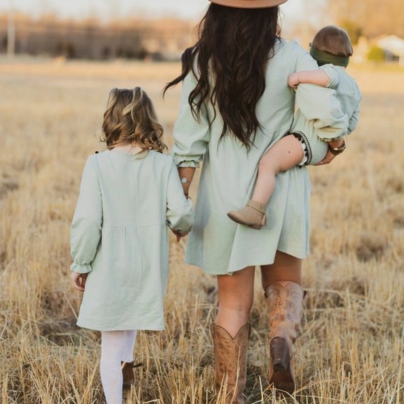 Infant Olive Linen Romper - Picture 4 of 6